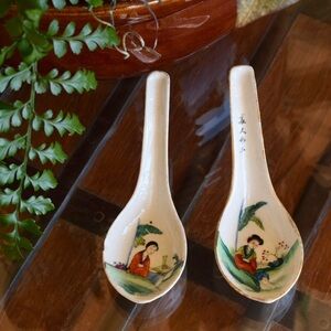 Set of Two Chinese Export Porcelain Spoons - Republic Period (1912-1949)